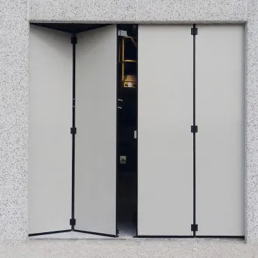 Foldable metal doors